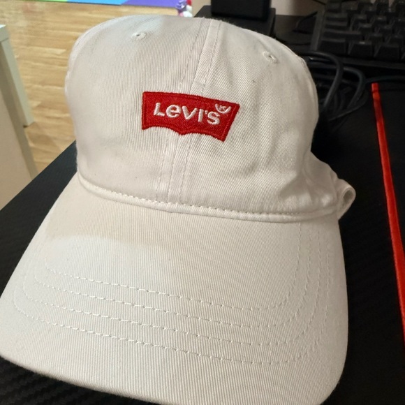 Levi's Classic White Hat - Picture 1 of 5